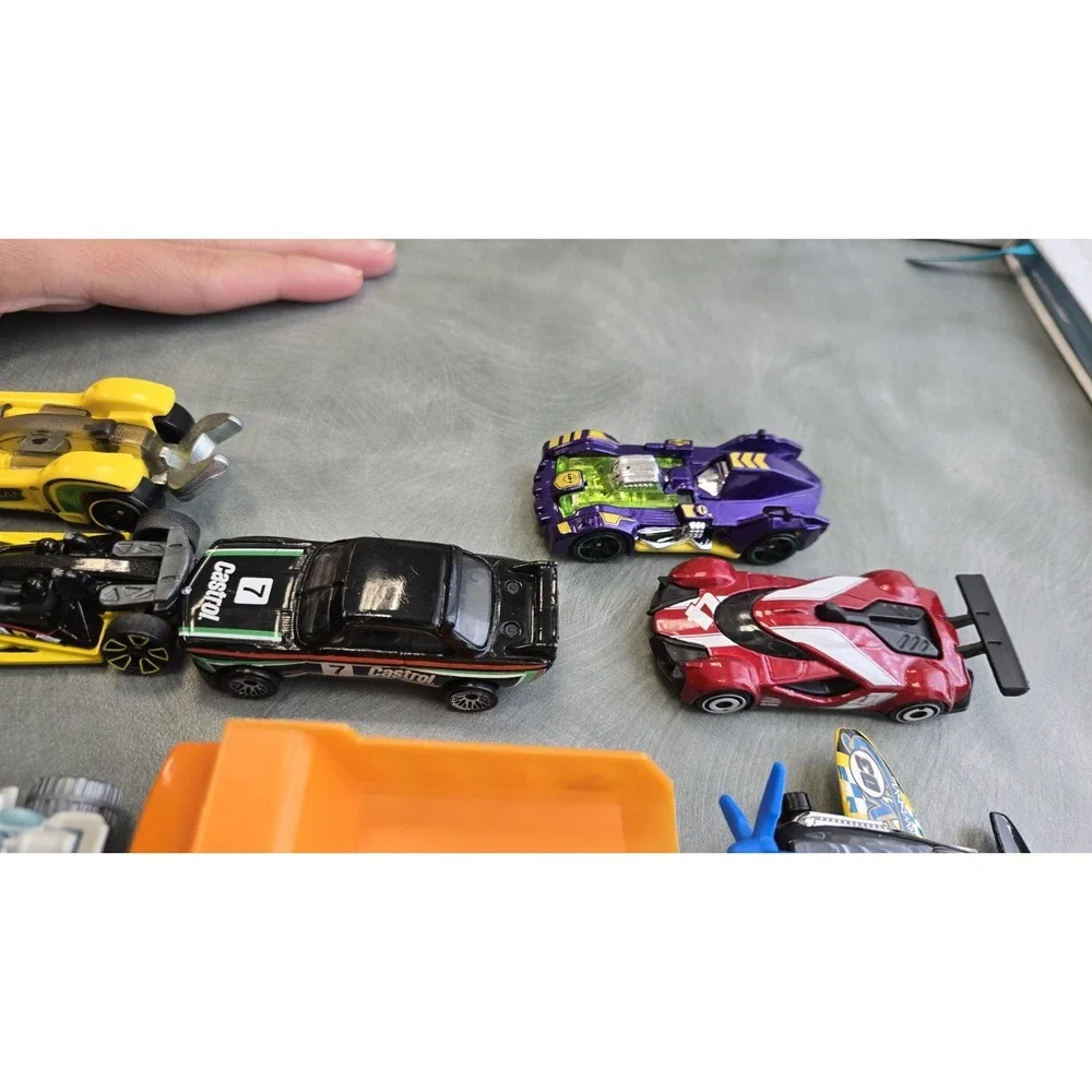 19 Hot Wheels Matchbox Diecast Vehicle Lot BMW Bone Shaker Lamborghini Trucks